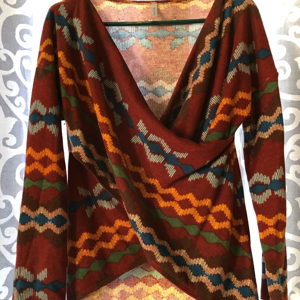 Acting Pro size large Aztec print mock wrap blouse
